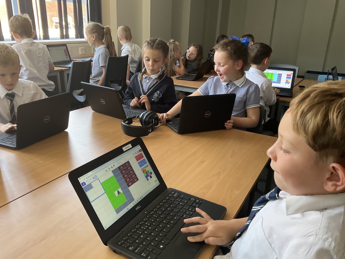 FPS_Computing's tweet image. Year 1 have been making a ‘Magic Number Machine’ using spreadsheet software. It counts the number of items placed in different coloured boxes. Tricky stuff! 1️⃣2️⃣3️⃣🔴🔵🟢