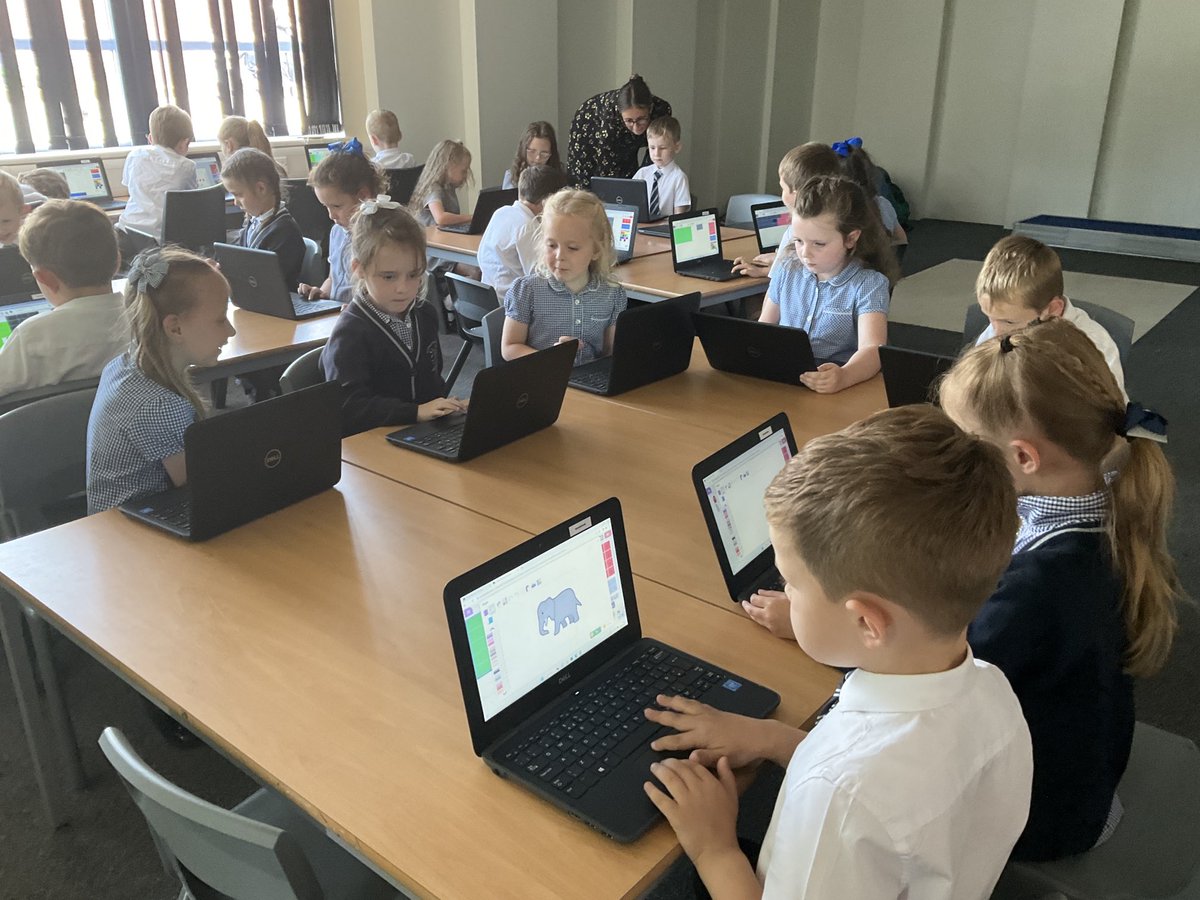 FPS_Computing's tweet image. Year 1 have been making a ‘Magic Number Machine’ using spreadsheet software. It counts the number of items placed in different coloured boxes. Tricky stuff! 1️⃣2️⃣3️⃣🔴🔵🟢