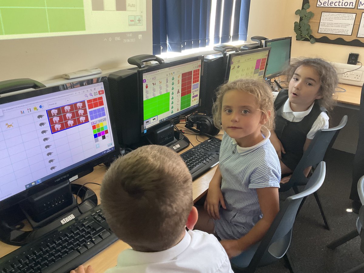 FPS_Computing's tweet image. Year 1 have been making a ‘Magic Number Machine’ using spreadsheet software. It counts the number of items placed in different coloured boxes. Tricky stuff! 1️⃣2️⃣3️⃣🔴🔵🟢