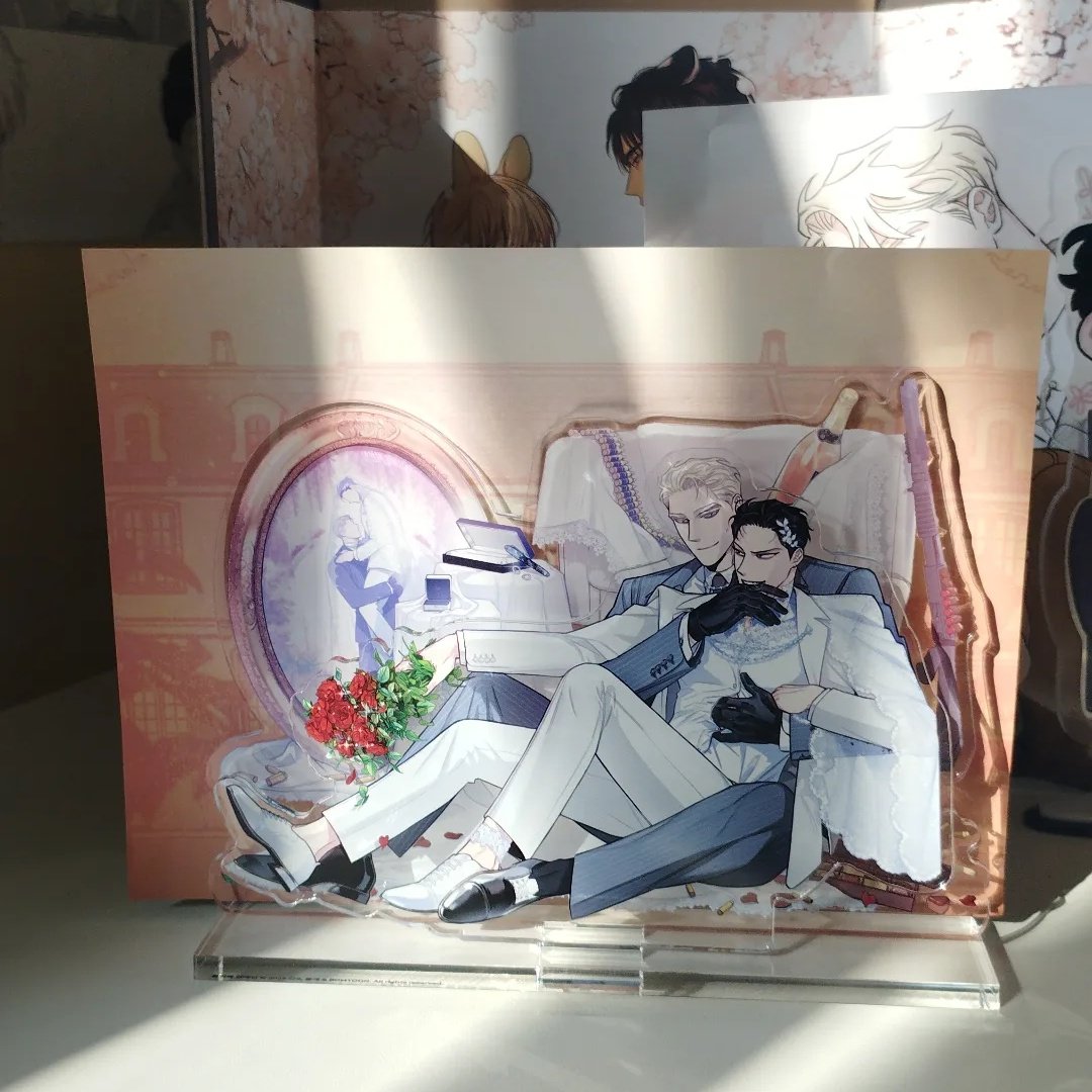 _meowcake's tweet photo. I can't believe I finally have this amazing acrylic 😭🩷 after all the trouble to get it's all worth it!! It's the most gorgeous thing I have ever seen 🩷🩷
Thank you so much @Ttung_gae for your hard work🩷 Can't wait to see the Comic book release🤞Roses and Champagne 🌹🍾 https://t.co/uPRSGboww8