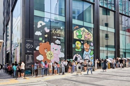 Kmedia reports that IPX opens Line Friends World Pop-up store in Myeongdong, Seoul. This pop-up store is especially popular because among other things, fans can see the handprinting and autographs of bts members and jhope's draft of the face in the mask of his character Mang. +