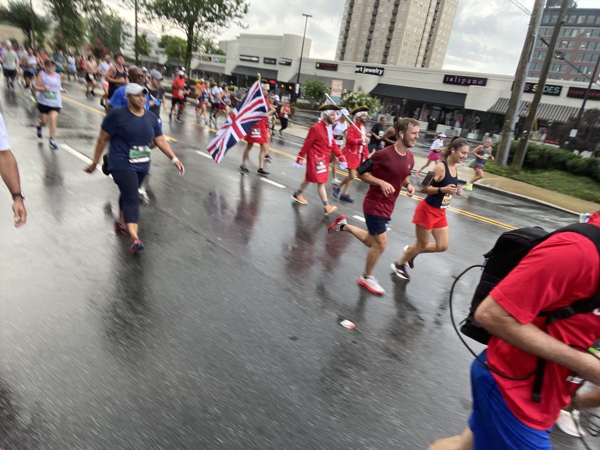 ChristieOnTV's tweet photo. Seen on #Peachtree with #RunnerCam @11AliveNews https://t.co/qQCtLFzXQY