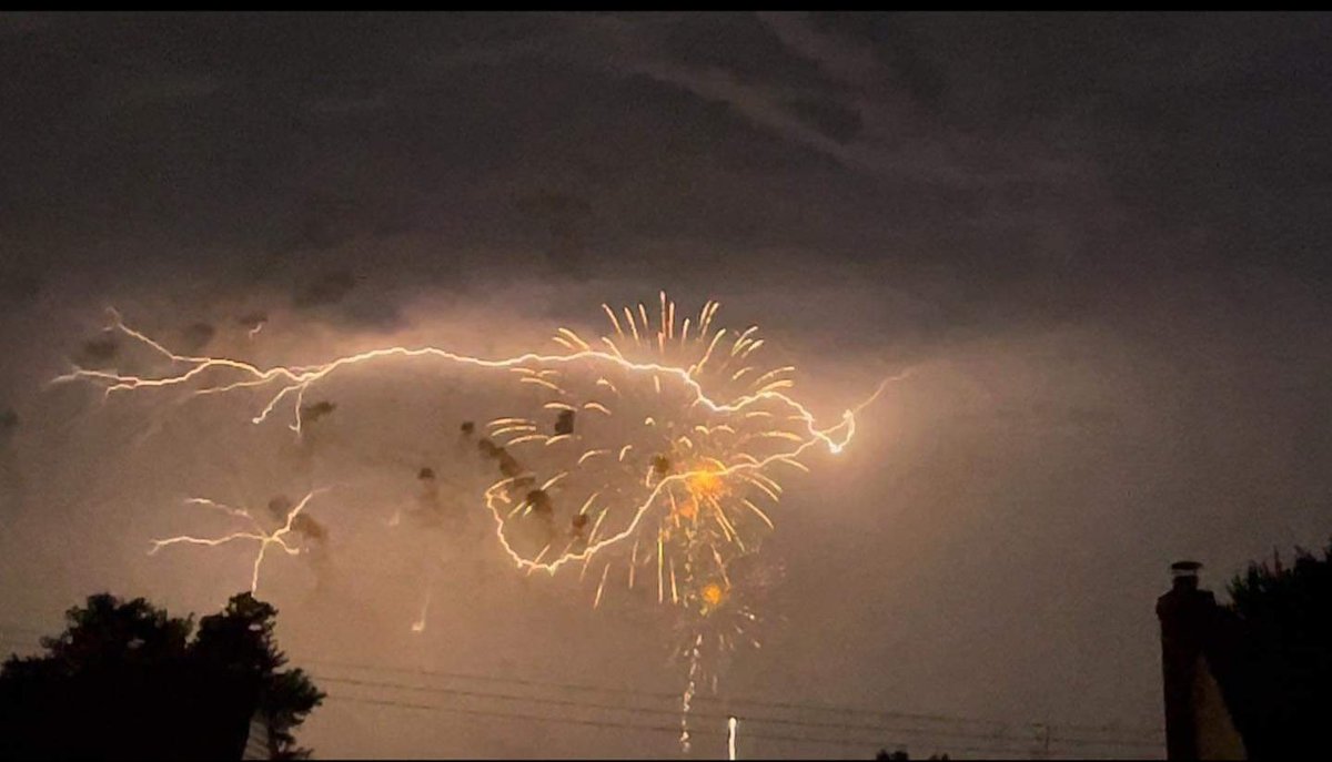 PABridgeGuy's tweet image. My sister captured an amazing photo at the #4thofJuly #fireworks mixed with #lightening
