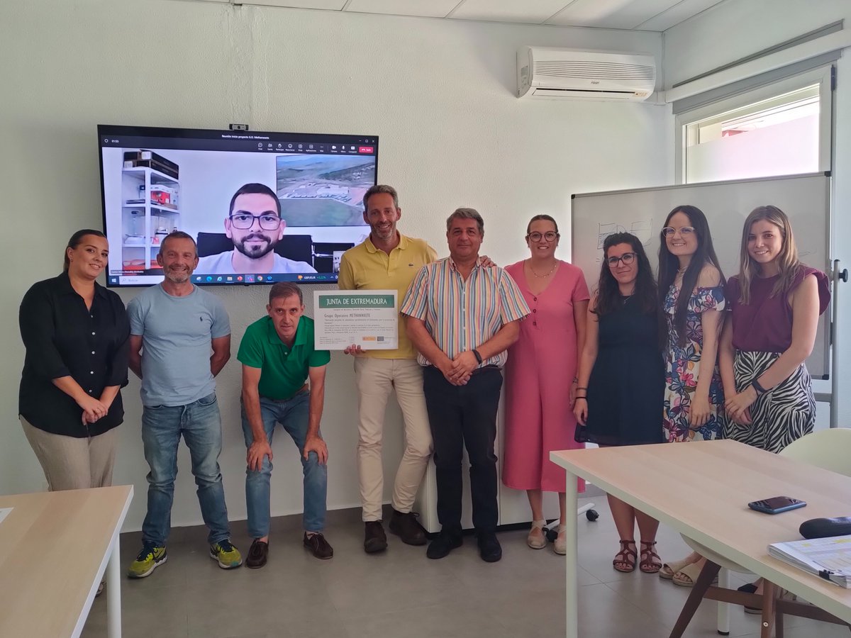 CTAEX_CIT's tweet photo. ✅Hoy se ha reunido en CTAEX #GrupoOperativo #METHANWASTE “Valorización energética de subproductos agroalimentarios de Extremadura para la producción de biometano”♻️ #TroilVA #Tomalia #Ibergenética #COMPLUS https://t.co/Cs1Bjtn0iS