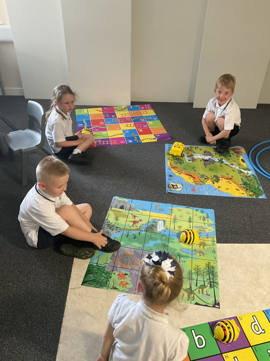 FPS_Computing's tweet image. Reception have been programming robots to follow instructions in sequence.