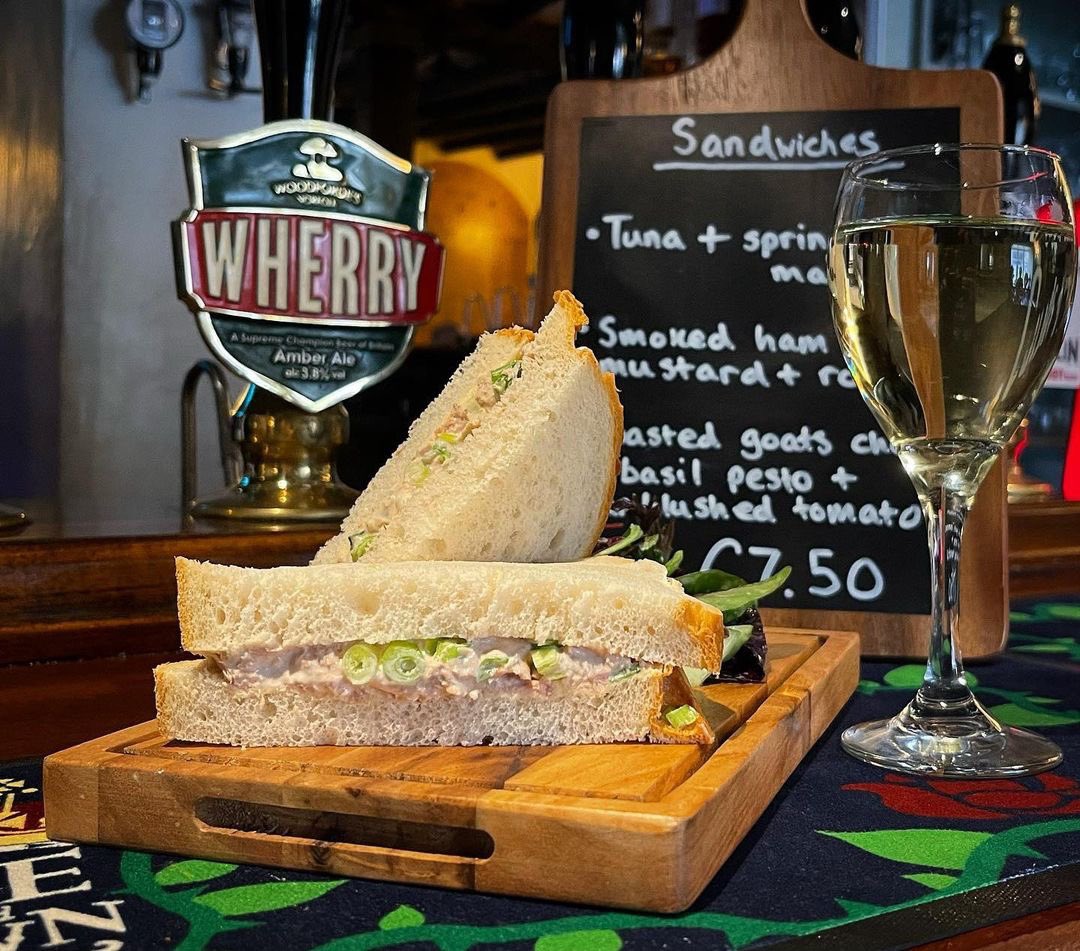 The Rose & Crown tweet media