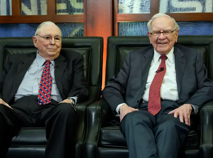 MnkeDaniel's tweet photo. “In my whole life, I have known no wise people who didn't read all the time - none, zero." - Charlie Munger

This Thread presents to you: 

- 3 Books for Investing Beginners

- 3 Books for Investing Intermediates

- 3 "Books" for Investing Professionals
👇 https://t.co/ZOdSpekW7h