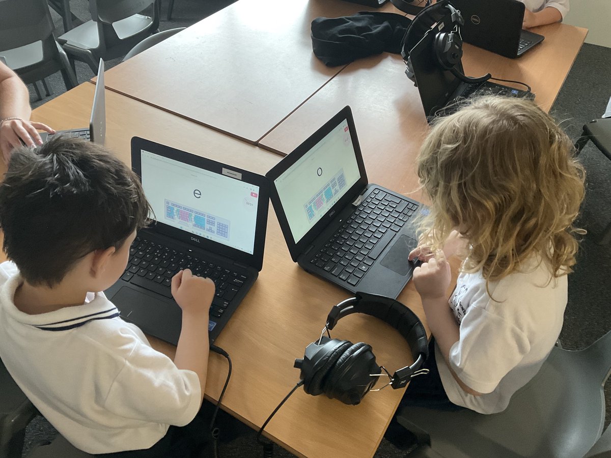 FPS_Computing's tweet image. Reception have also been learning how to type the vowels using a keyboard. They had to match the lower case letter on the screen with an upper case letter on the keyboard.⌨️💻