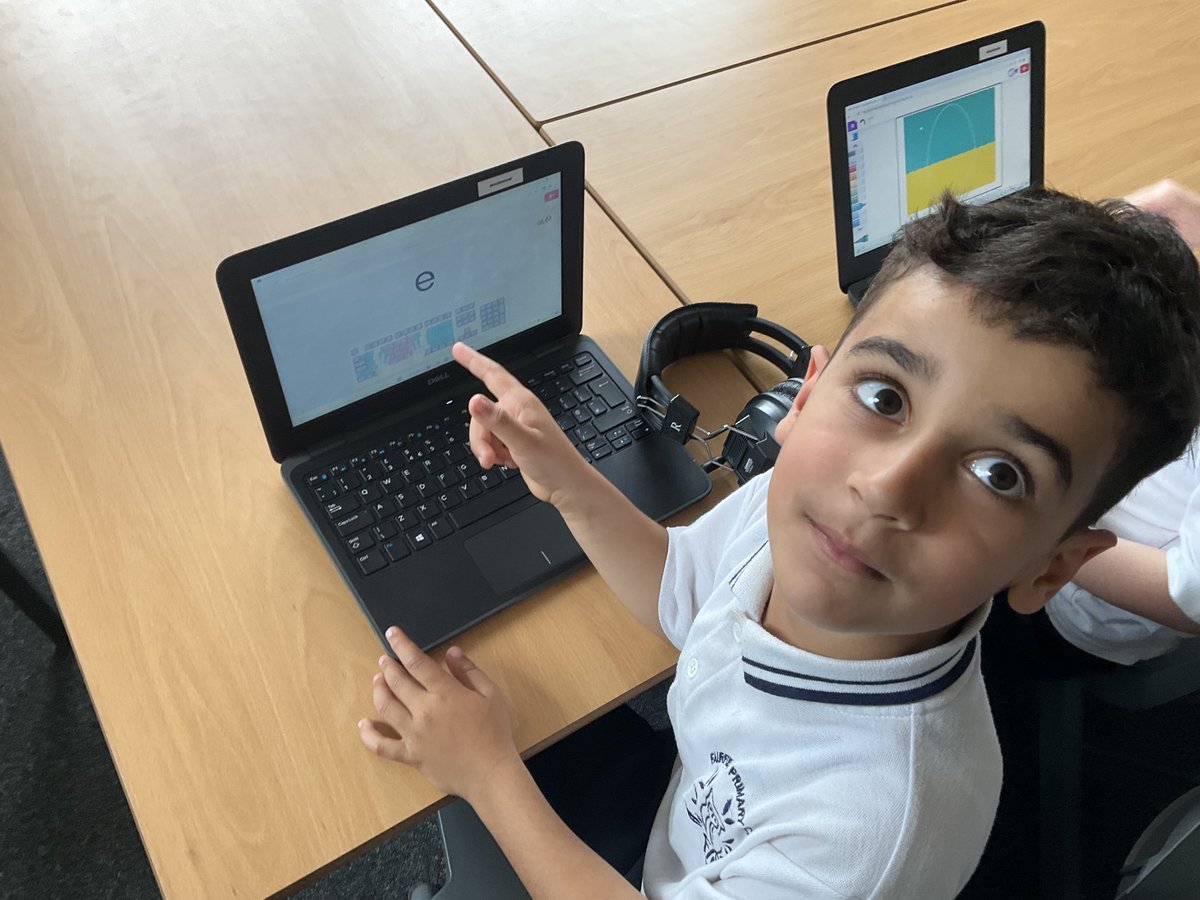 FPS_Computing's tweet image. Reception have also been learning how to type the vowels using a keyboard. They had to match the lower case letter on the screen with an upper case letter on the keyboard.⌨️💻