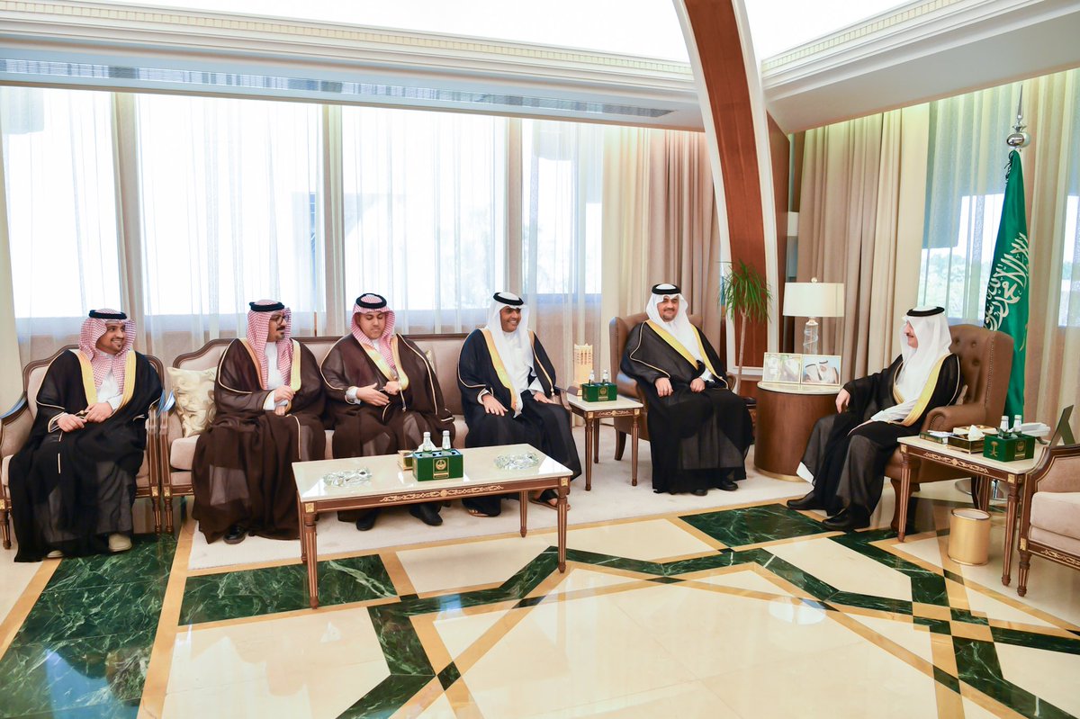 صاحب السمو الملكي الأمير سعود بن نايف بن عبدالعزيز
#أمير_الشرقية يستقبل 
رئيس مجلس إدارة #نادي_الخليج المهندس علاء الهمل وأعضاءه وعدد من اللاعبين ،بمناسبة تحقيق النادي الإنجازات الرياضية المختلفة.

ويتقدم الهمل بالشكر لسمو أمير المنطقة الشرقية على دعمه واهتمامه بأندية المنطقة.