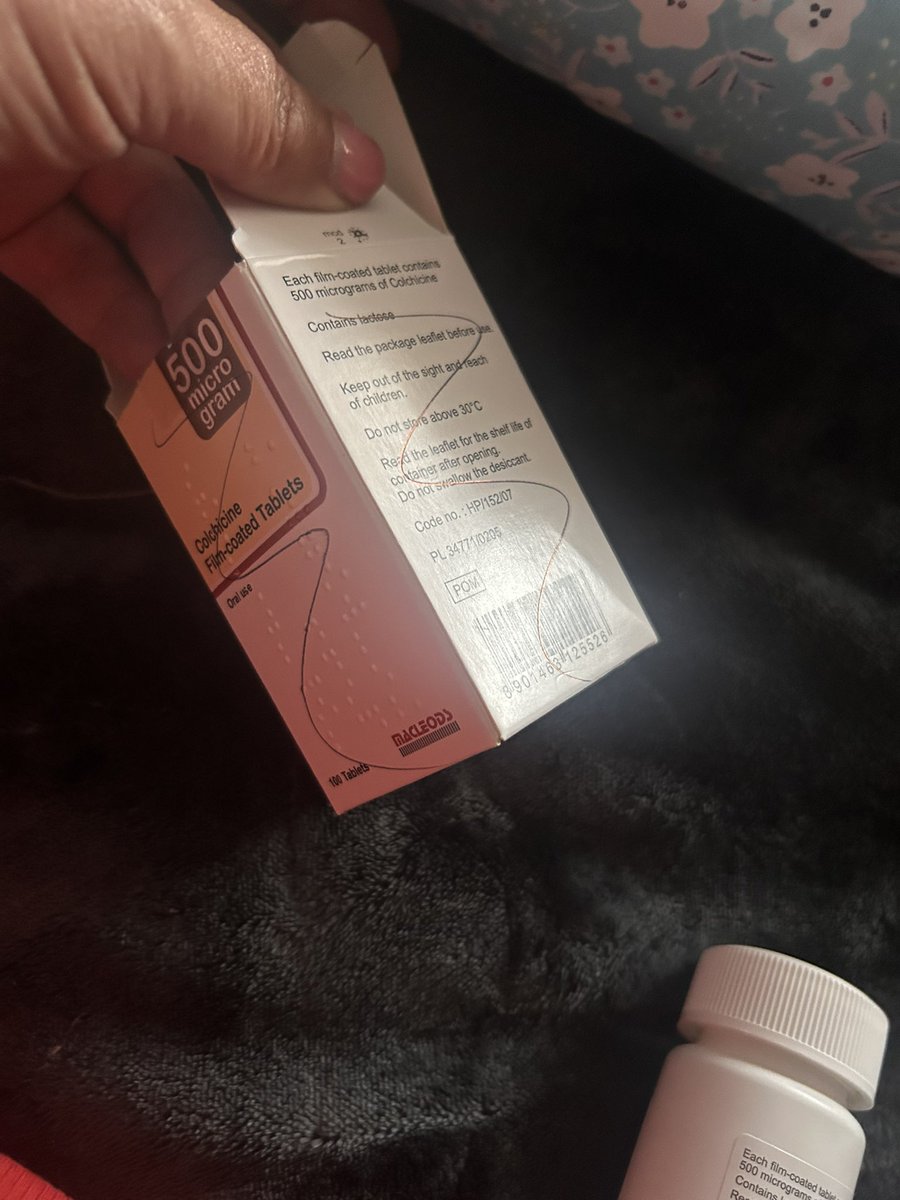 shellenunn's tweet photo. @BootsUK  wen u get medication with no dispensing labels on ❌🤬 https://t.co/HLAvOTVwBd