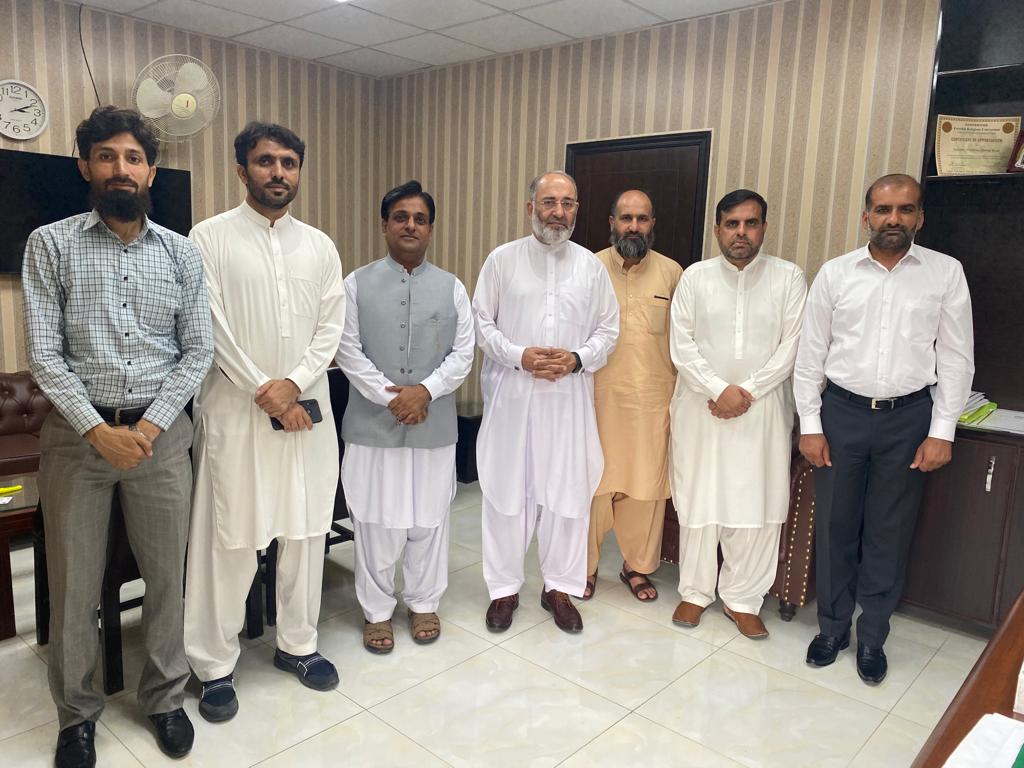 آل پاکستان ٹینیور ٹریک فیکلٹی ایسوسیئشن (آپٹا)[پی ایچ ڈیز اساتذہ] کے وفد کا ایسوسی ایشن کے صدر ڈاکٹر یاسر شاہ کی صدارت میں میرے دفتر آمد. وفد نے پاکستان بھر کی یونیورسٹیوں میں چار ہزار سے زائد ٹی ٹی ایس فیکلٹی کے مسائل سے آگاہ کیا جن میں سرِفہرست دو سال سے ٹی ٹی ایس یونیورسٹی
