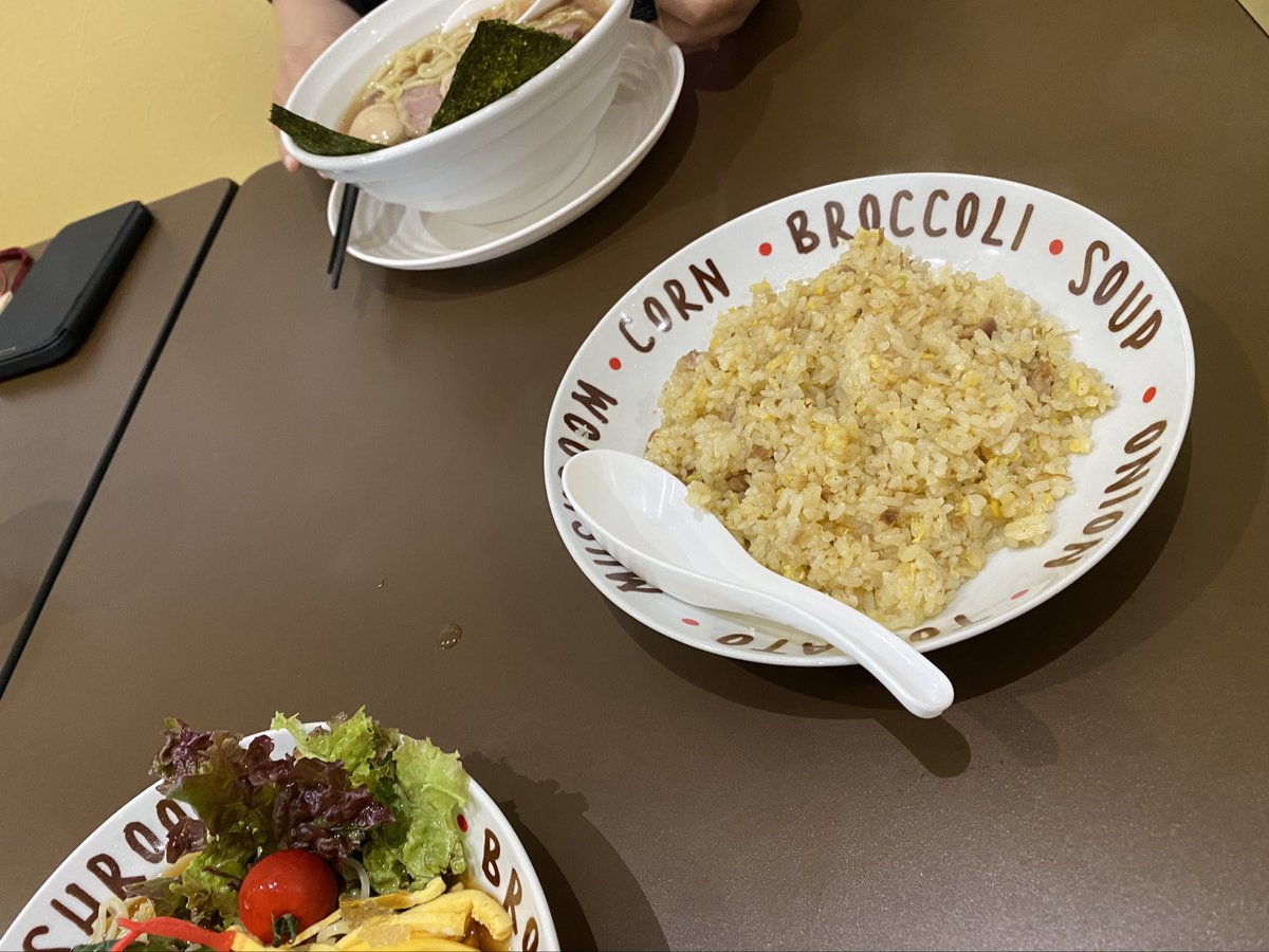 Toshi_4c's tweet photo. 今日もお昼は #博千 さんで美味しいラーメンを頂きました🍜
先週 #特製淡麗鶏白湯ラーメン だったので、今日は #冷やし中華 😋
いつでも、何食べても美味しいので、あっという間に完食😋😋😋
また食べに行きますね〜🍜
#博千
#やたいや
#淡麗鶏白湯ラーメン
#冷やし中華
#SDPSRG
#SANDPIT https://t.co/qhr8yeFEII