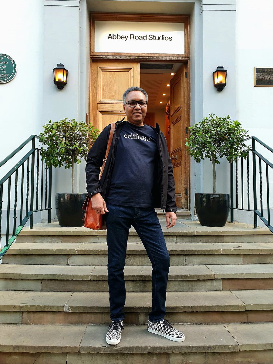 ZabSpencerMusic's tweet photo. Amazing session at @AbbeyRoad in the iconic Studio 2. The Jedi Council's London chapter is now fully equipped to defend our sacred craft, the art of mixing. Thanks to @JaycenJoshua  @davepensado @MWTM_Seminars @audiomovers for hosting this pivotal event 🙏🏽 
#thegodparticle https://t.co/T0leLZ8Mz7