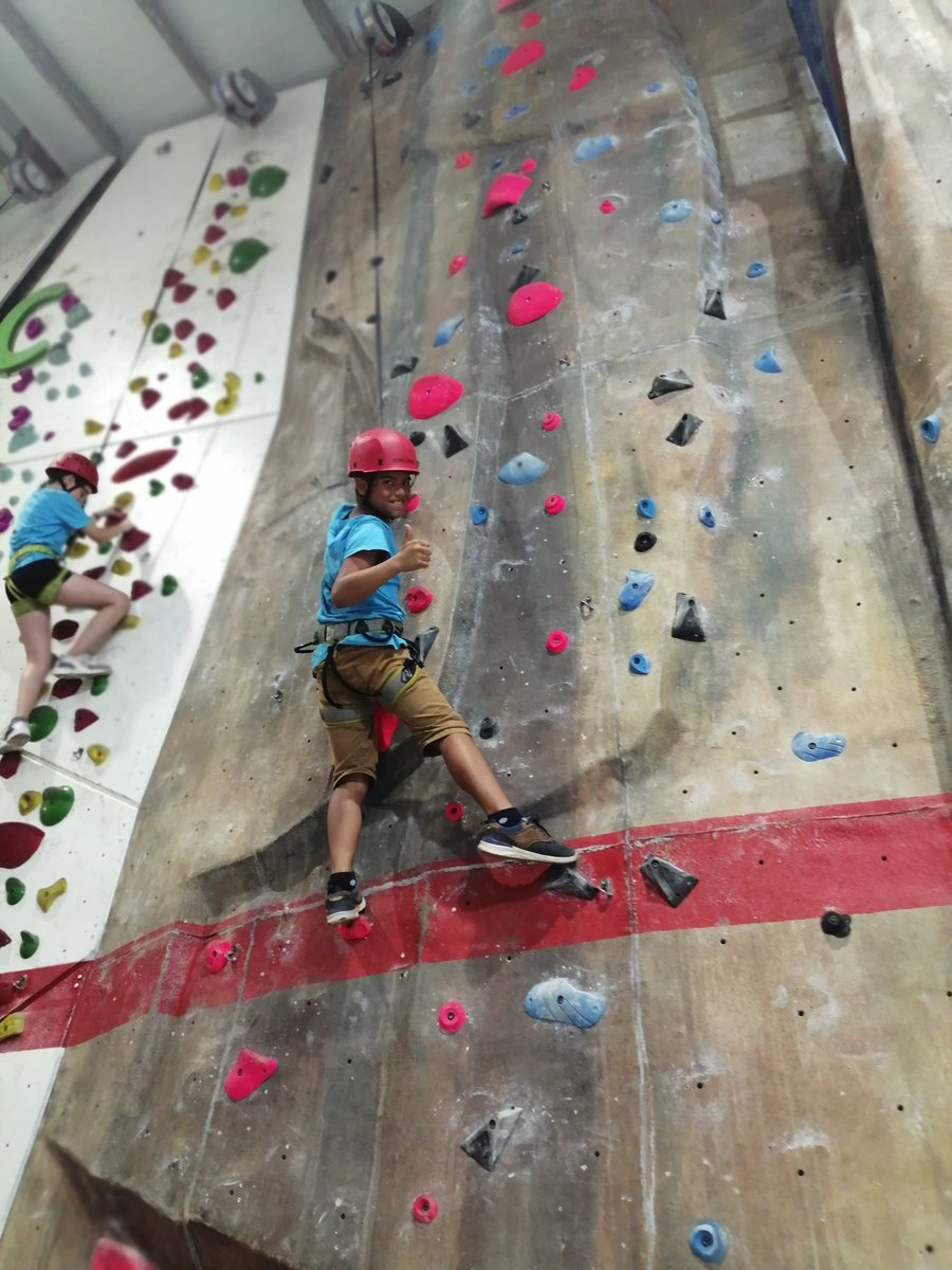 fundaciobayt's tweet photo. ☀️ CASAL | El casal d'estiu ja està en marxa! Ahir la canalla va fer esport enfilant-se a les parets de #Climbat, col·laboradora de @solidaritatSJD 😍
El casal forma part del programa d'Infància i Adolescència 👉 https://t.co/Qq2im7m2JH https://t.co/0IeW5GmwLs