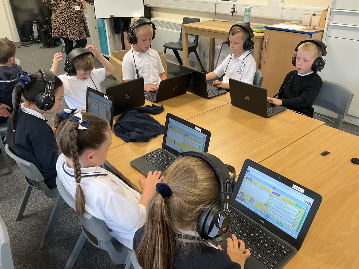 FPS_Computing's tweet image. Year 2 have been learning what a digital footprint is and how to ensure they only post safe information about themselves online.