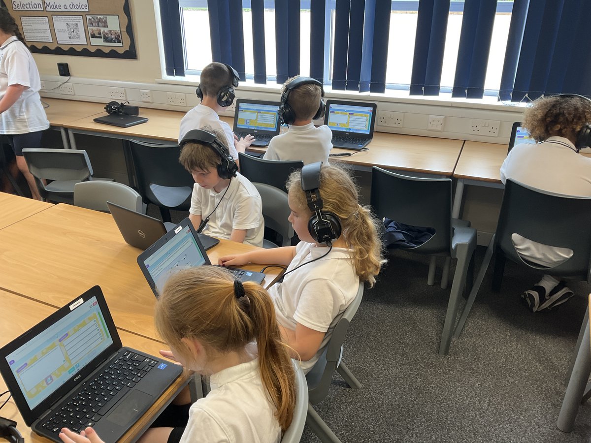 FPS_Computing's tweet image. Year 2 have been learning what a digital footprint is and how to ensure they only post safe information about themselves online.