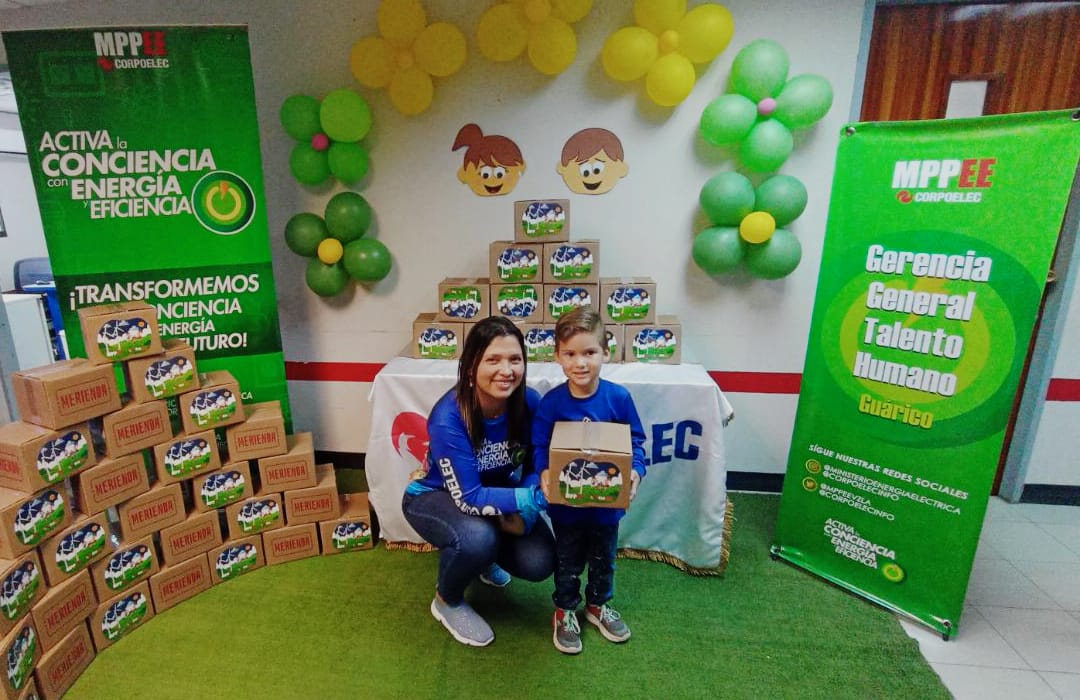 CorpoelecInfo's tweet image. ⚡ 𝔾𝕦𝕒́𝕣𝕚𝕔𝕠

Como parte del Plan Nacional de Atención que promueve el crecimiento saludable de los niños y niñas, #Asoelec entregó 530 Kits de Meriendas para los hijos de la fuerza trabajadora del sector eléctrico en el estado Guárico.

#PuebloConscienteYMovilizado