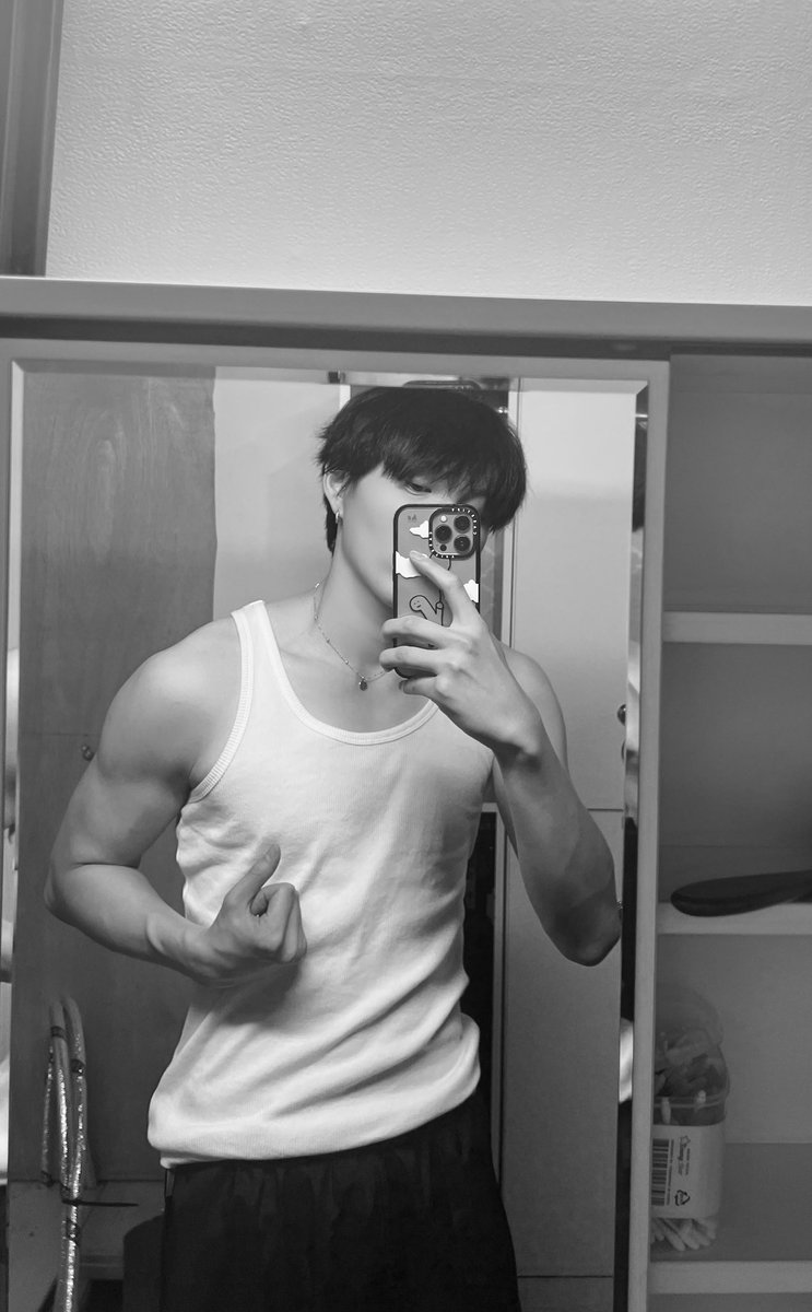 DKB_BRAVE's tweet photo. 비 오는 날엔 운동 ☔️💪

#희찬 #HEECHAN #다크비 #DKB https://t.co/BKDaZBRXZl