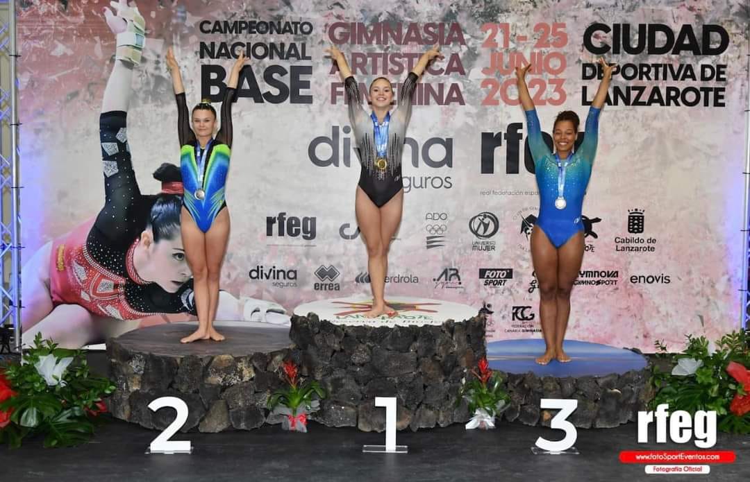🏆Nina Pace, de EDM La Salle, sube al podio en el Campeonato de España Base de Gimnasia Artística.

Con una medalla de plata, la deportista se ha alzado con el título por segundo año consecutivo en el aparato Suelo de categoría Base 10.

#AlmeríaEsDeporte almeriaciudad.es/pmd/nina-pace-…