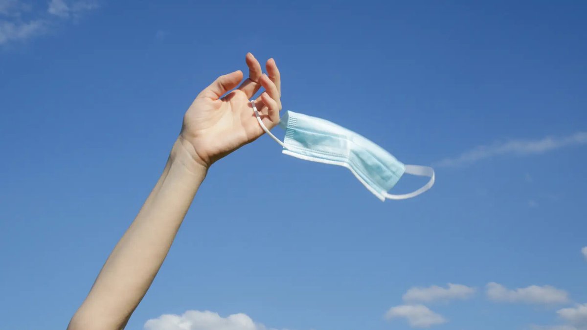 El Gobierno declara el fin de la crisis sanitaria y dice adiós a la obligatoriedad de las mascarillas. 
🚫😷 + Información 👉cutt.ly/JwuA0yla