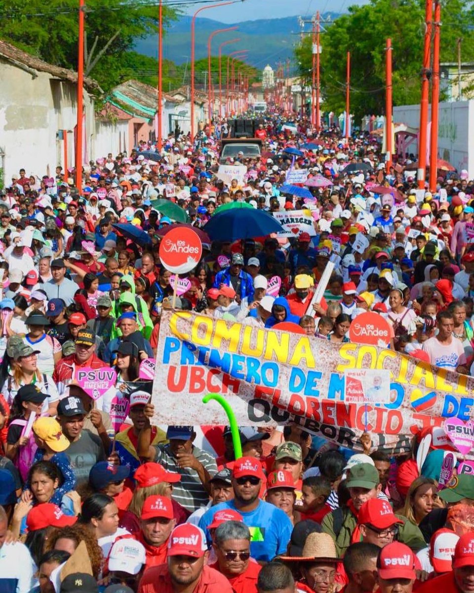 NicolasMaduro's tweet photo. ¡El que tenga ojos que vea! Las fuerzas revolucionarias están desplegadas en todo el territorio nacional, movilizadas en conciencia y en defensa firme de la Paz, denunciando las sanciones y enarbolando el derecho a construir su propio camino. ¡Pueblo consciente, organizado y movilizado permanentemente!