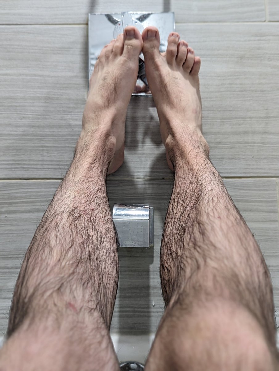 DaddysFeetPics's tweet photo. 🛁 #feet #feetpic #mensfeet #manfeet #hairydaddy #daddy #daddybear #footfetısh #gayfeet https://t.co/z2pft7HpB9
