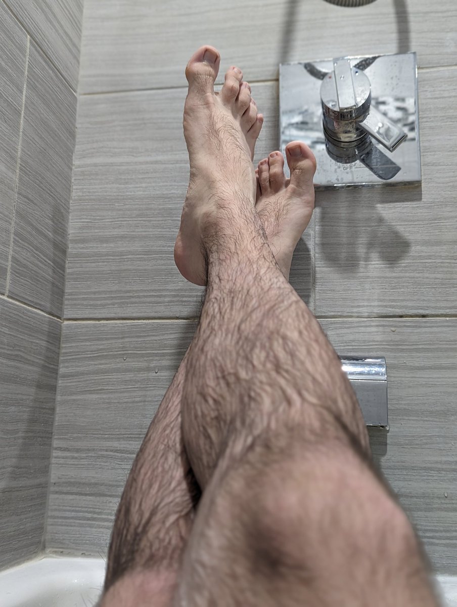 DaddysFeetPics's tweet photo. 🛁 #feet #feetpic #mensfeet #manfeet #hairydaddy #daddy #daddybear #footfetısh #gayfeet https://t.co/z2pft7HpB9