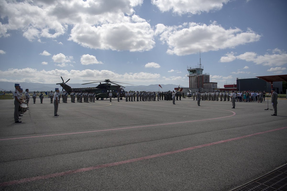 COM_ALAT's tweet photo. Au cĂŽtĂ© du directeur de la #STAT pour la passation de commandement du #GAMSTAT entre le colonel CarriĂšre et le colonel Tourneret. Cette unitĂ© au personnel passionnĂ© et hautement qualifiĂ© est indispensable pour prĂ©parer les futures capacitĂ©s de lâ#ALAT. https://t.co/Q40cjLaveR