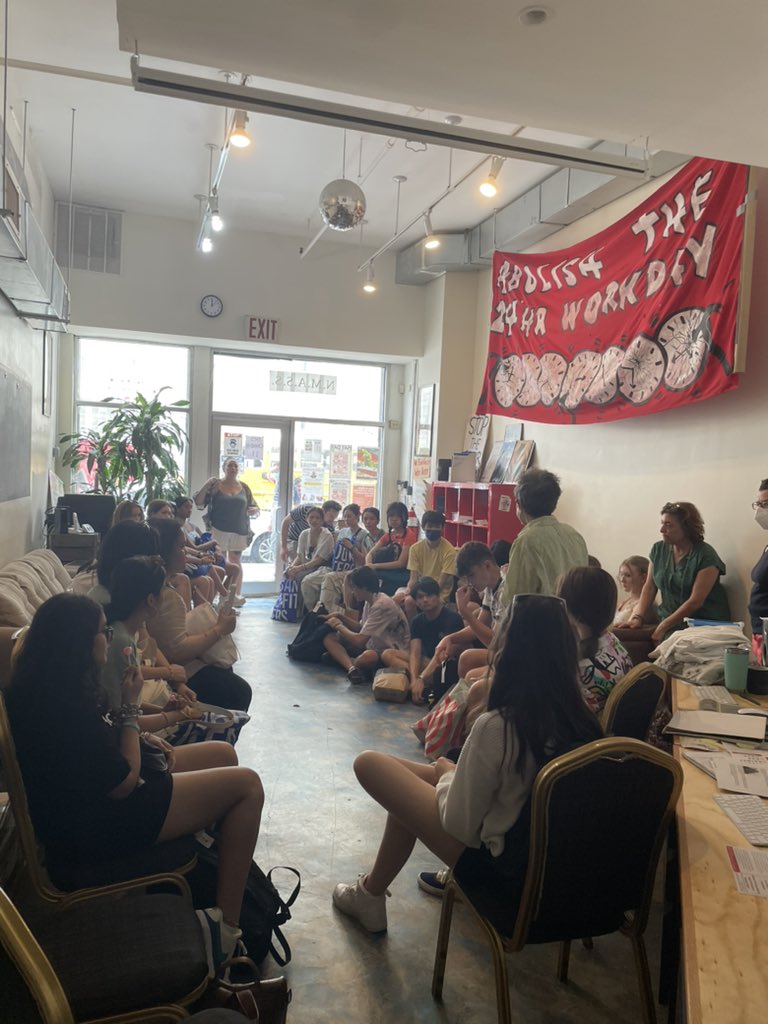 KLASSHumanities's tweet photo. Expanding our minds and learning about the psychology of social change and big cities #NewYork #KLASSHumanities #KLASSPsychology https://t.co/G4O1oHhQwl