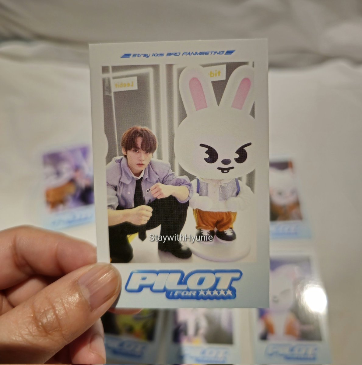 StaywithHyunie's tweet photo. SKZ Talker Manila GA

Rules:
1. Follow, like, rt
2. Comment with screenshot of #S_Class streaming proof from today to tomorrow. Need timestamp of start and end, with time lapse + your @ 

1 winner. SF on me. 

Prize: 
1 sealed #5_Star album
Choose 1 from 3 polas
1 set lucky card https://t.co/tqWTl5LefF