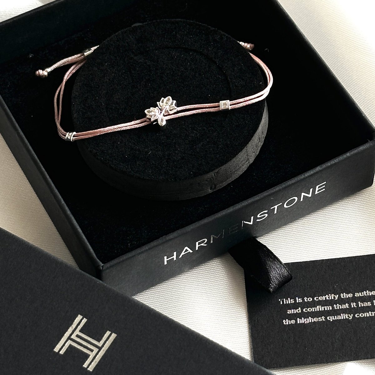 สายสิญจน์พระแม่ลักษมีของ Harmenstone เส้นนี้ช่วยเรื่องความรัก (คนโสด) มีเสน่ห์สุดๆ ใครโสดไปหามาใส่เลย ขอกระซิบว่าของดี 55555 เห็นผล 🥰 https://t.co/sB1C1nEefr