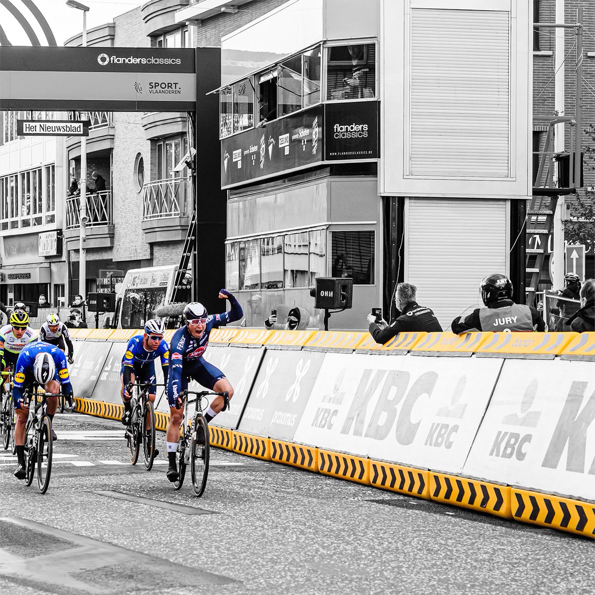 🚴‍♂️🆘 When the need is at its highest…

The safety of both riders and spectators is priority number one during a cycling race. That is why Boplan designed the Race Barrier, a nadar solution that ensures that riders can sprint safely towards the finish.

➡️bit.ly/447Tigr