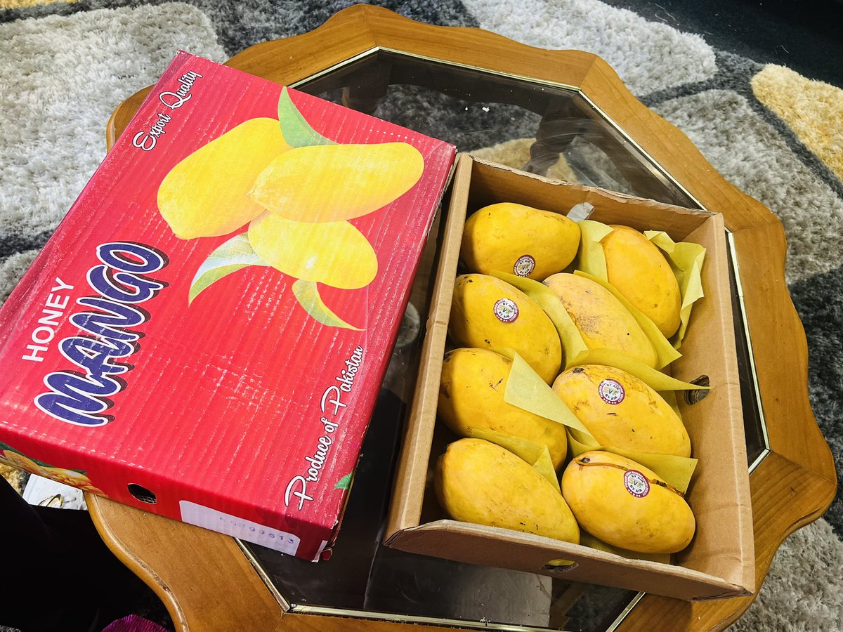NottinghamFish1's tweet photo. We got honey Mango made  in Pakistan 🔥 is absolutely amazing and sweet ,def not the usual mango from the local store 😎 https://t.co/7btLq0l4Nz