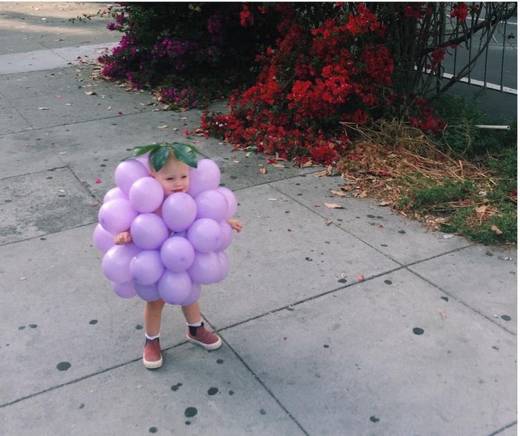 kismabeauty's tweet photo. My Ma dressing me up when I was little like: https://t.co/f09Ecn4iDN
