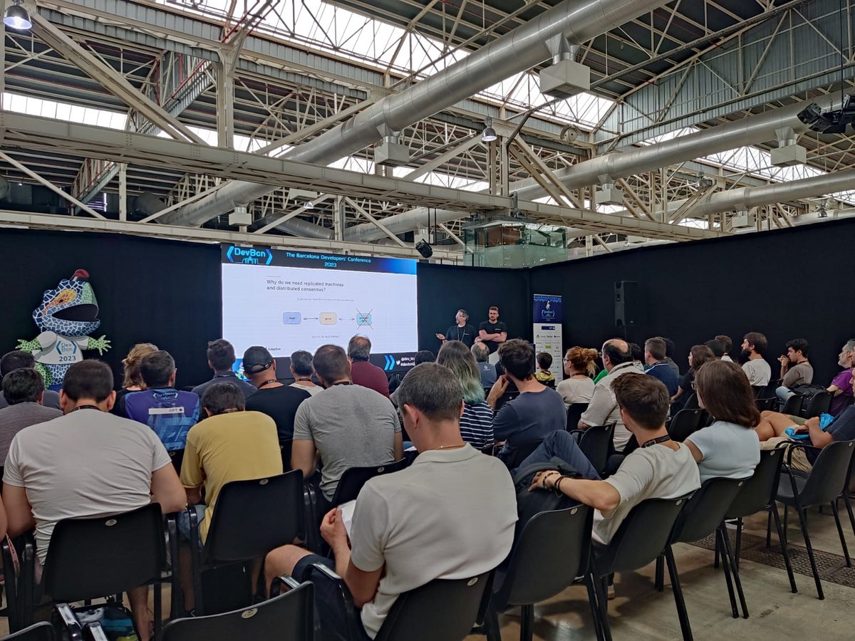 WeAreAdaptive's tweet photo. Mattia Tollari (@tollarello) and Guillem Plasencia (@guillempg) talking about highly available and performant clusters of single-threaded nodes at #DevBCN 👨💻🚀 @dev_bcn #aeroncluster #weareadaptive #clusters #tech https://t.co/dsyJ6iZMlL