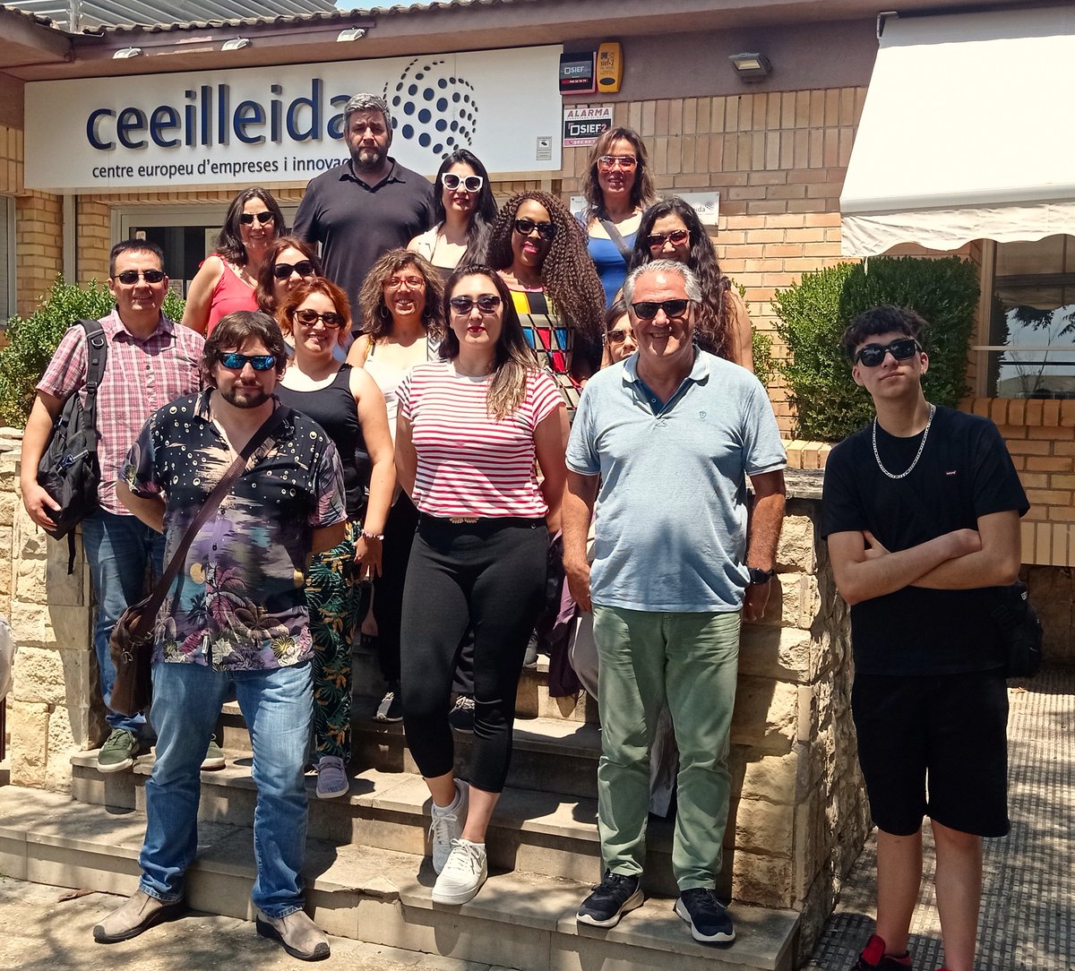 Hoy nos han visitado estudiantes de la Escuela Europea de Negocios de #Chile, que realizan un intercambio con la <a href="/UdL_info/">Universitat de Lleida (UdL)</a> <a href="/catempren_UdL/">Càtedra Santander d'Emprenedoria Universitària UdL</a> El técnico de creación empresarial y asesoramiento, Salvador Pifarré ha explicado los servicios que presta el CEEILleida a los #emprendedores