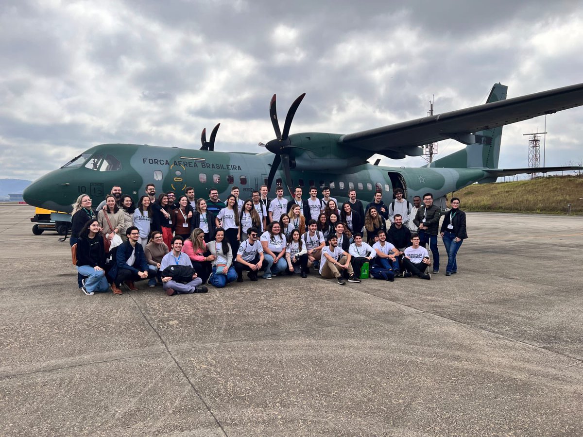 fab_oficial's tweet image. #Integrar

A Força Aérea Brasileira transportou, na última sexta-feira (30/06), 82 integrantes do projeto Expedição Cirúrgica da Faculdade de Medicina da USP, de São Paulo/SP para Barra do Garças/MT. O deslocamento serviu para apoio à uma ação de ajuda humanitária naquela