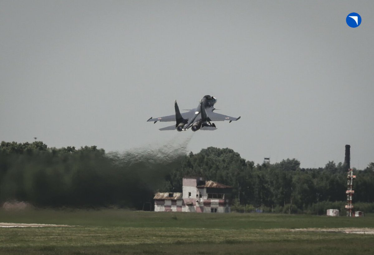 Иркутский авиационный завод отгрузил очередную партию многофункциональных истребителей Су-30СМ2 с усовершенствованным комплексом бортового радиоэлектронного оборудования, позволяющего увеличить дальность обнаружения и опознавания воздушных целей