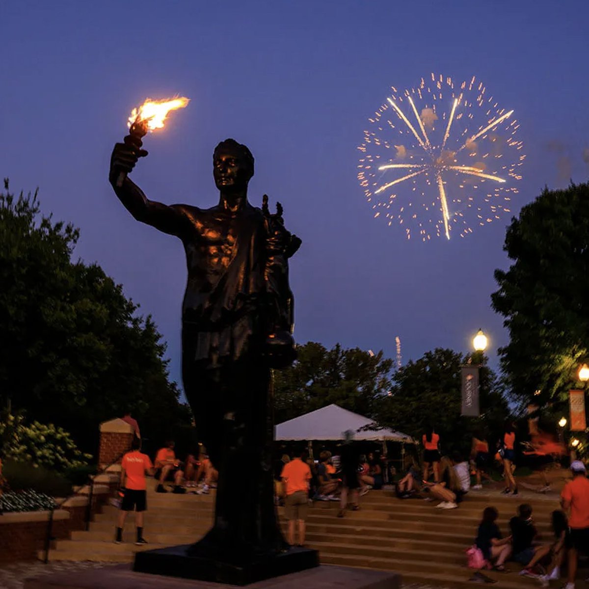 Let freedom ring 🎆 🍊Happy Independence Day, Vols!