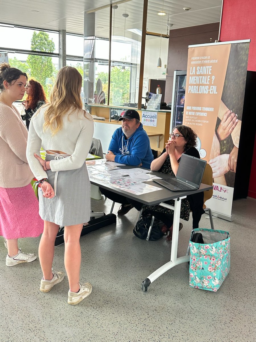 [LA SANTE MENTALE ? PARLONS-EN.] Sensibiliser les jeunes mayennais à la santé mentale. C'est ce que fait Pouvoir d'Agir 53 depuis mi-mai,  aux côtés de l'escape Game « Sortez Amélie de là ! » de @cpam53 en tournée dans les CFA, campus universitaire ou à l'ADLJ.
#SanteMentale