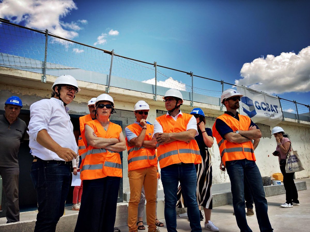 MarieGuiteDufay's tweet photo. A #Seurre avec @ALAINBECQUET : chantier de la piscine découverte qui rouvrira en juin 2024. Superbe site sur les rives de la #Saône. Un équipement estival, sportif et ludique très utile aux habitants. Un gage d’attractivité. @bfc_region soutient le projet à hauteur de 900k€. https://t.co/pBSdXBHc5E