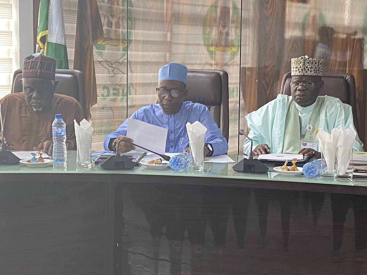 inecnigeria's tweet photo. Ongoingโฆ
Hon. Chairman INEC, Prof. Mahmood Yakubu and members of the Commission in a meeting with the Resident Electoral Commissioners (RECs) at INEC Headquarters Abuja
The purpose is to reflect on the just concluded 2023 General Election. https://t.co/6YMSqcwYpL