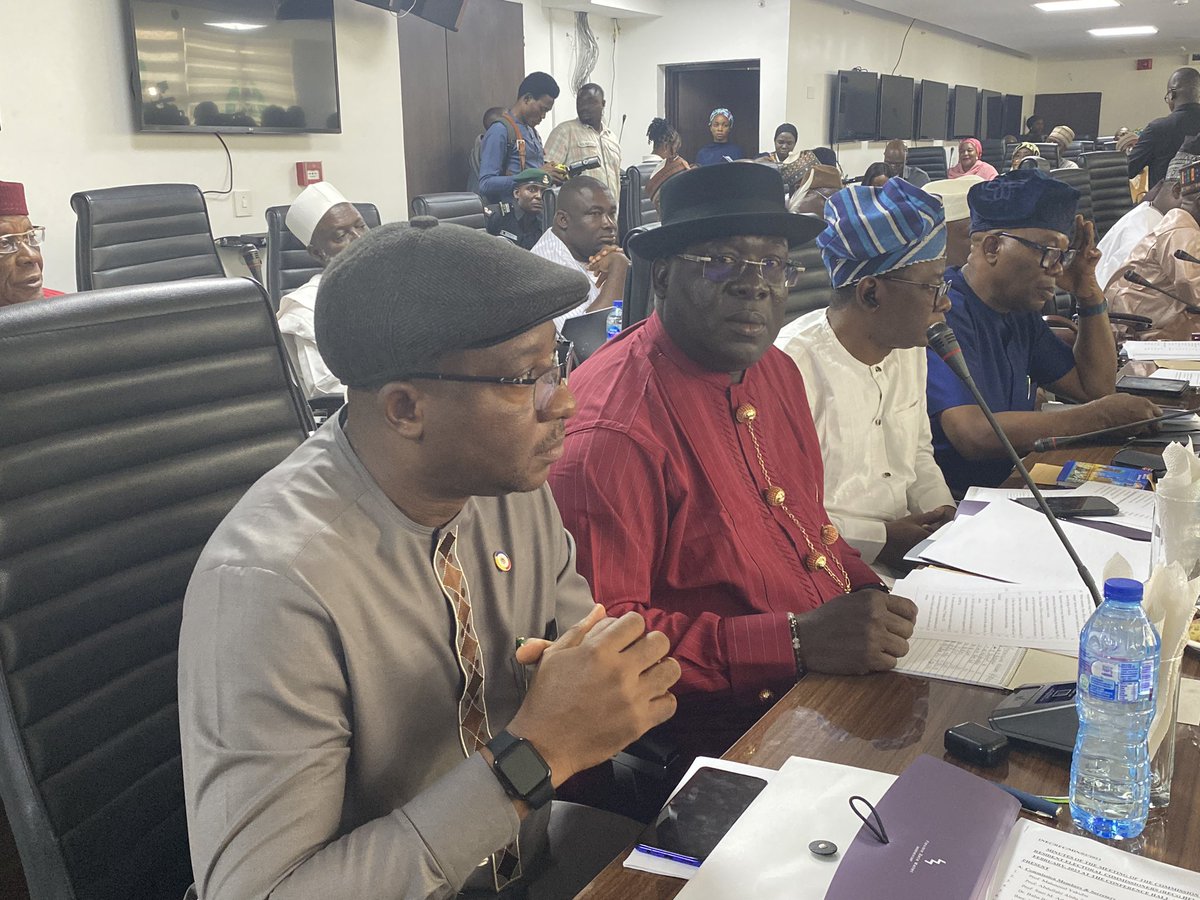 inecnigeria's tweet photo. Ongoingโฆ
Hon. Chairman INEC, Prof. Mahmood Yakubu and members of the Commission in a meeting with the Resident Electoral Commissioners (RECs) at INEC Headquarters Abuja
The purpose is to reflect on the just concluded 2023 General Election. https://t.co/6YMSqcwYpL