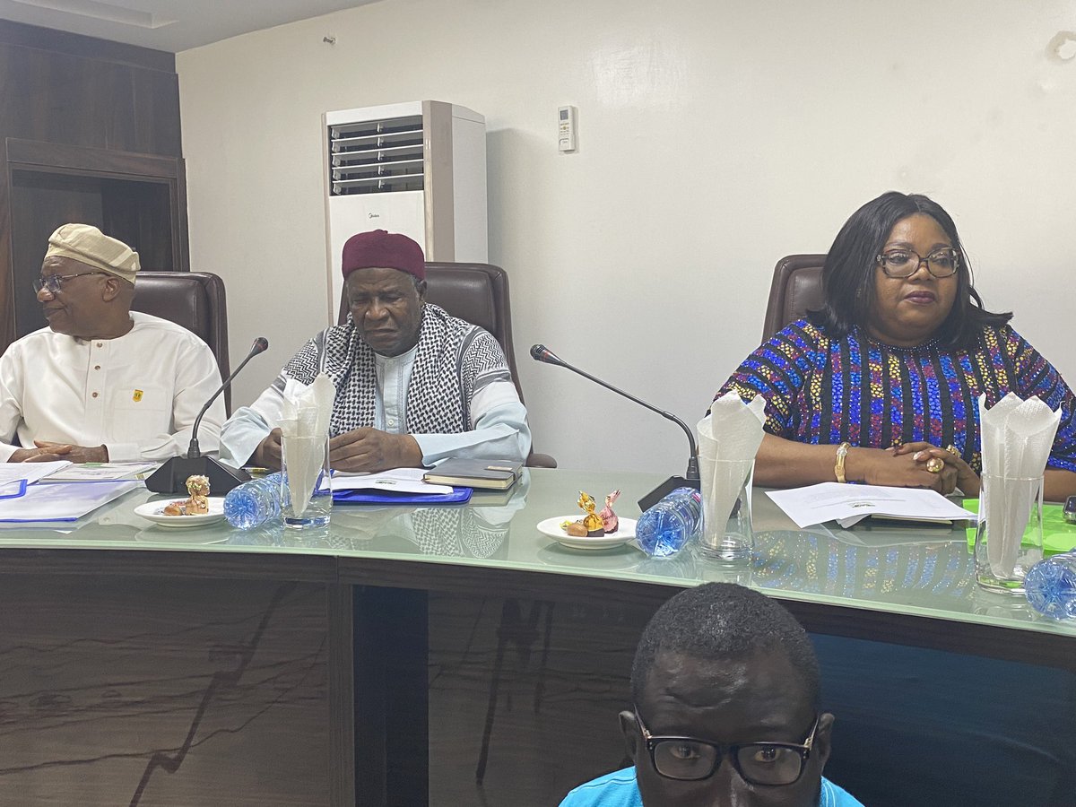 inecnigeria's tweet photo. Ongoingโฆ
Hon. Chairman INEC, Prof. Mahmood Yakubu and members of the Commission in a meeting with the Resident Electoral Commissioners (RECs) at INEC Headquarters Abuja
The purpose is to reflect on the just concluded 2023 General Election. https://t.co/6YMSqcwYpL