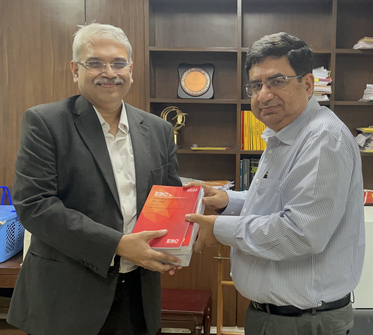 EBC Bare Acts presented to Justice Subramonium Prasad, Judge, Delhi High Court.
#easternbookcompany #ebcwebstore #bareacts #ebcpublishing #lawbooks #scconline #legalknowledge #legalupdates #lawstudent #legalresearch #legalstudies #ebc #bareacts2023 #Lawbooks