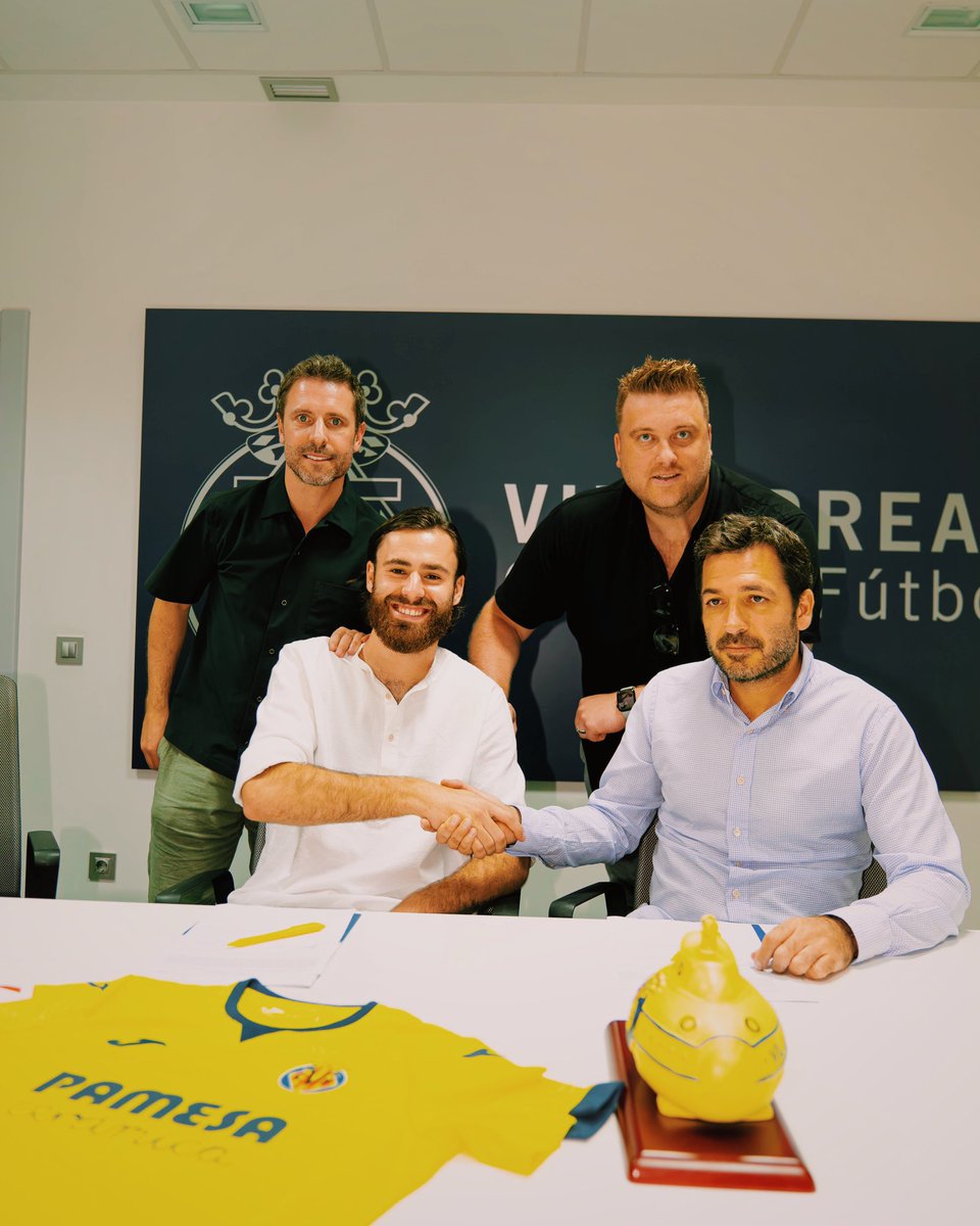 Muy feliz de haberme unido al @VillarrealCF 💛, increíble club, no puedo esperar para comenzar. Vamos! So happy to have joined @VillarrealCF 💛 amazing club, can’t wait to get started. Vamos!