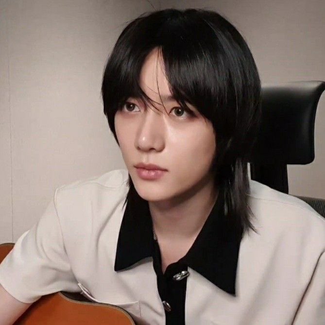 tvhslvtt's tweet image. stay 🎧 un au #taegyu 

en donde su relación se está yendo por la borda porque th no sabe cómo verbalizar ni demostrar cuando lo ama.

o donde bg está cansado de no recibir las dos palabras que tanto anhela.