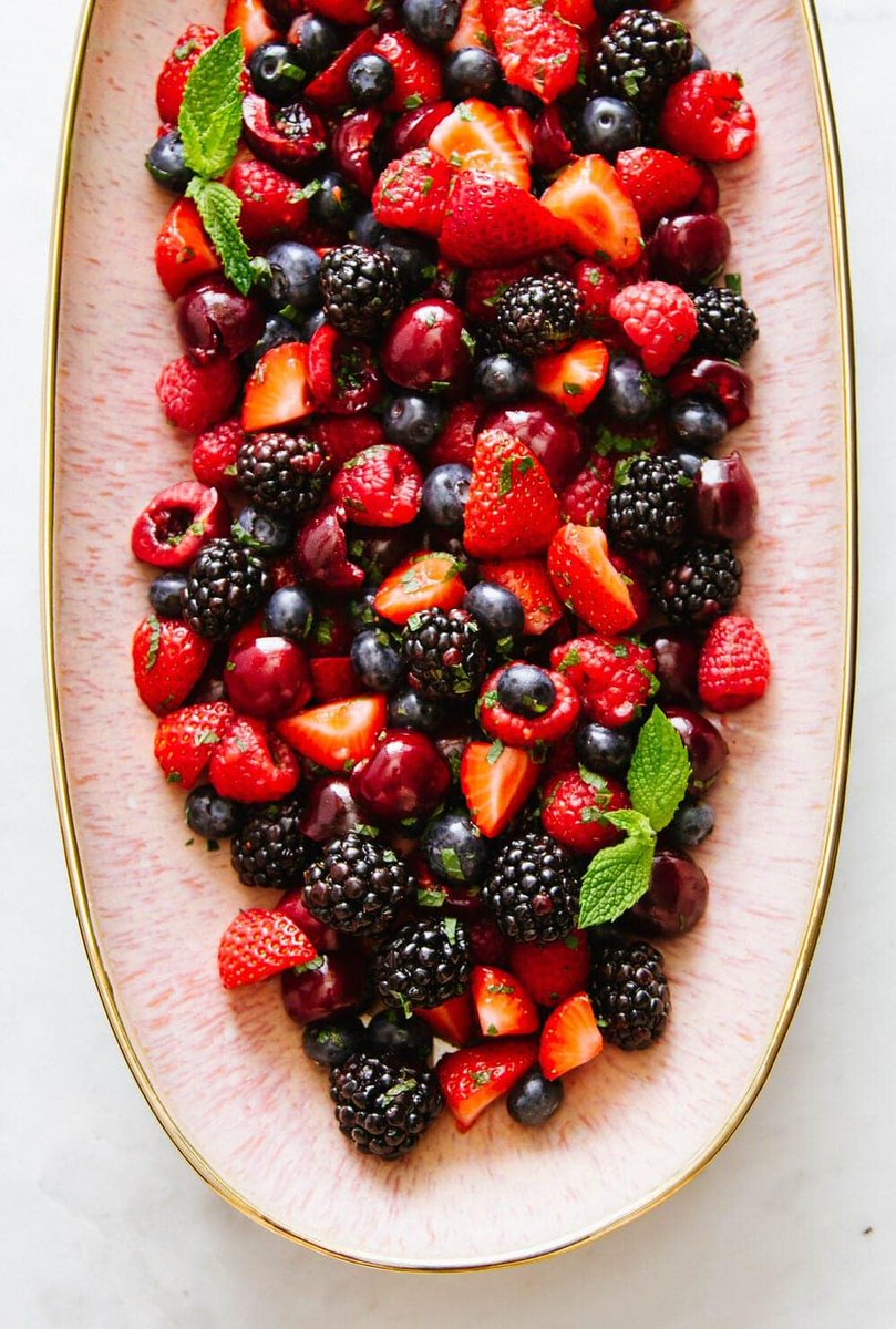 hormonedietdoc's tweet photo. #Ellagic acid is a polyphenol found mostly in strawberries, raspberries, blackberries, cherries &amp; walnuts. This compound is good for anti-aging of the skin, attenuates aortic wall thickening, calcification, hypertension &amp;⬆️NO2 bioavailability. Eat w/ a meat-based diet @grimhood https://t.co/ftCAy5SkYF
