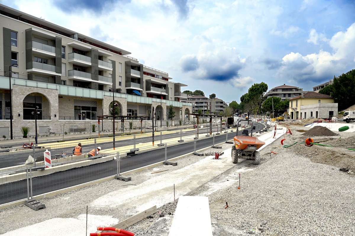 CACPLOfficiel's tweet photo. 🏗 Quelques images des travaux de la voie de bus en site propre, réalisés sur l'avenue de Tournamy à #Mougins, en lien avec la ligne #PalmExpress. https://t.co/pwtZMiofDZ